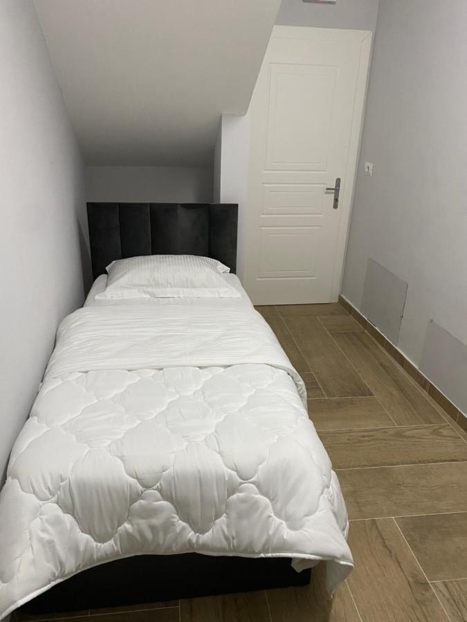 Eagle'S Nest Apartment Shkoder Exterior photo