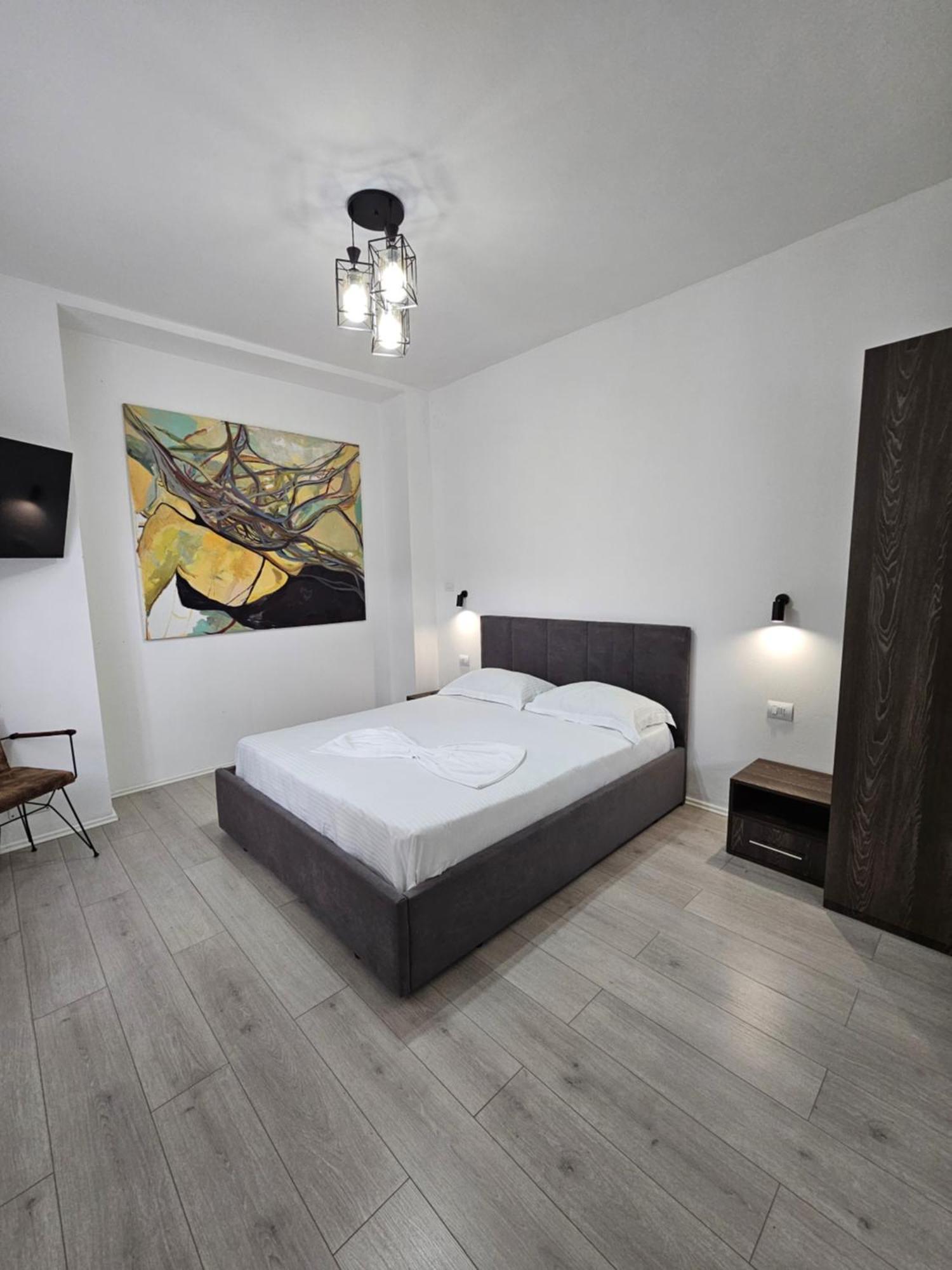 Eagle'S Nest Apartment Shkoder Room photo